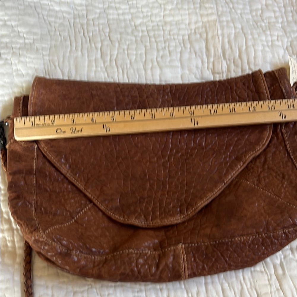 Tylie Malibu Brown Leather Shoulder Bag with Vintage Charm - Picture 8 of 10